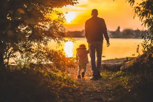 image of dad and child - parental alienation Leicester